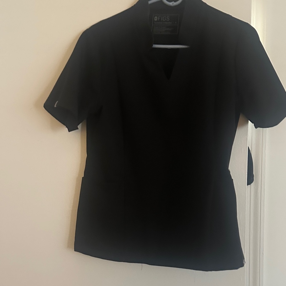 Figs Black Short Sleeve Women's Top